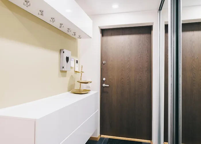 Family With Balcony And Free Parking דירה טאלין